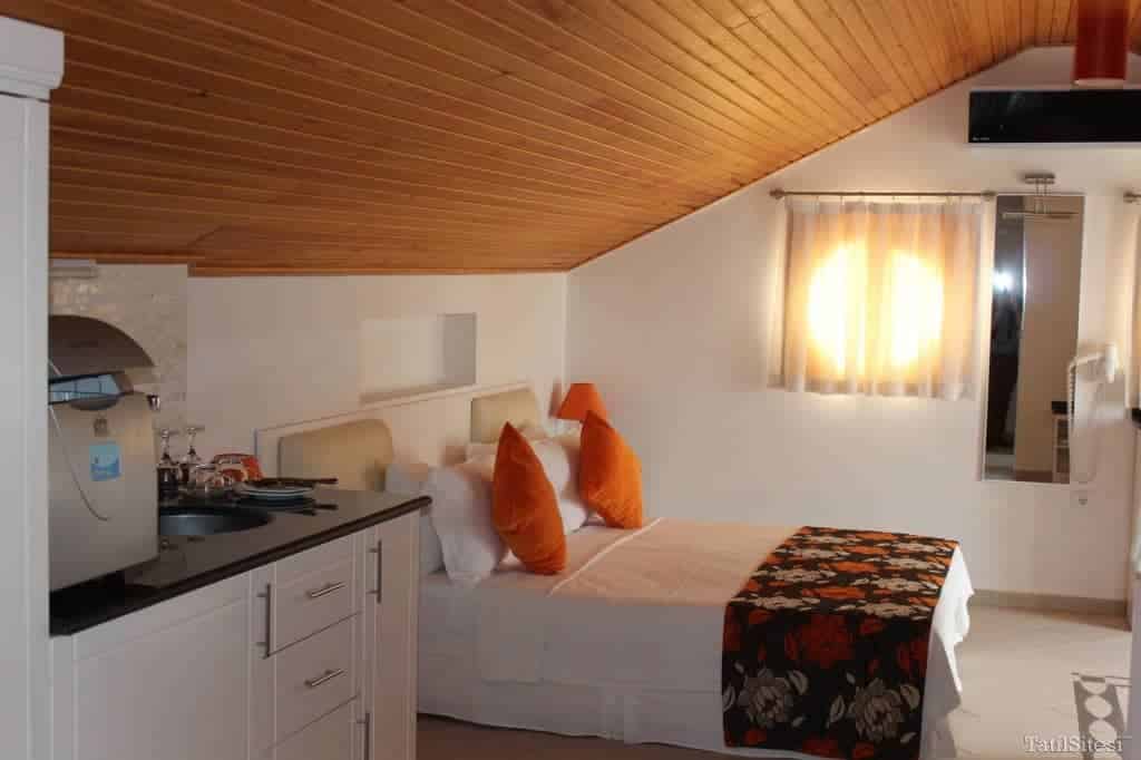 Golden Life Heights Deluxe Suites Hotel